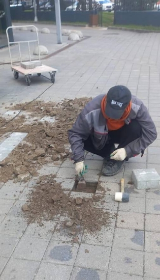 ул. Профсоюзная, д. 68 к. 3 — заменили тротуарную плитку