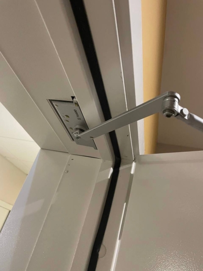 ул. Профсоюзная, д. 68 к. 3 — заменили дверной доводчик