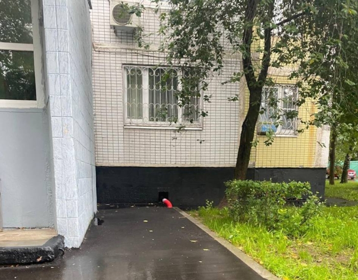 ул. Таллинская, д. 6, 8 и 16 — провели промывку цоколей после благоустройства дворовой территории