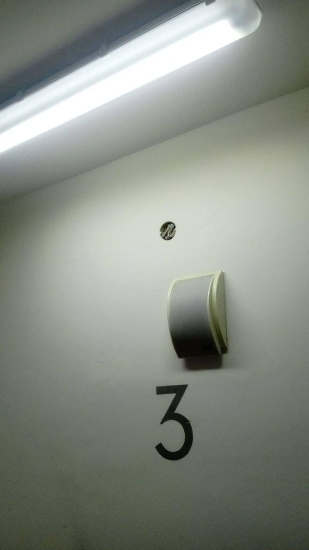 ул. Профсоюзная, д. 68, к. 4, этаж 3  — восстановили освещение на лестнице