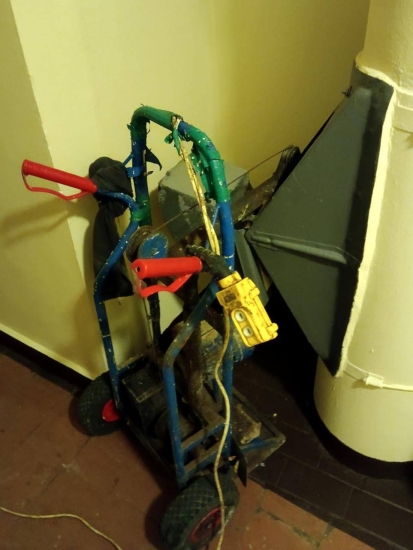 ул. Твардовского, д. 6, подъезды 2, 3, 4 — промыли стволы мусоропроводов