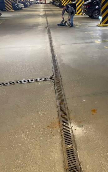 ул. Профсоюзная, д. 68 к. 5 — закрепили решетки на парковке