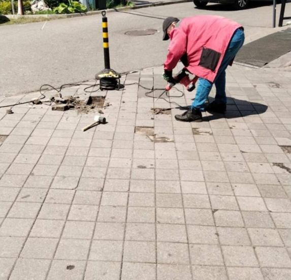 ул. Профсоюзная, д. 68 к. 3 — завершили укладку плитки на въезде