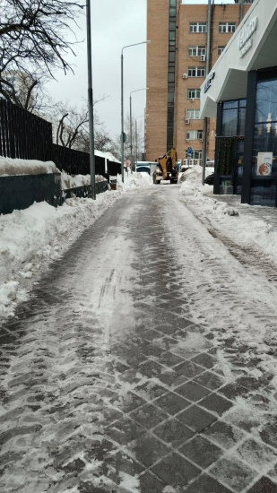 ул. Профсоюзная, д. 68, к. 2, 3, 4 — очистили придомовую территорию от снега
